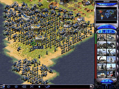 谢霆锋儿子和奶奶坐一起